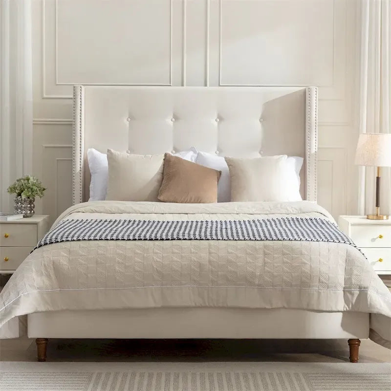 Lit king-size capitonné avec tête de lit à oreilles matelassée de 54 po et clous décoratifs