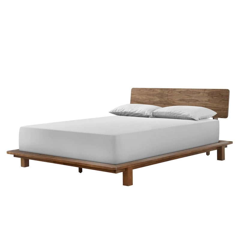 Lit plateforme discret avec tête de lit en placage de noyer et lattes en bois — Grand lit/Très grand lit