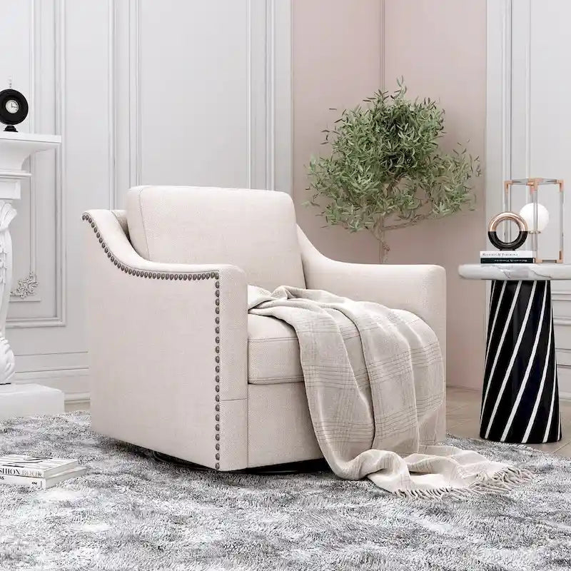 Fauteuil d'appoint pivotant à 360° avec clous décoratifs en laiton et base en métal noir