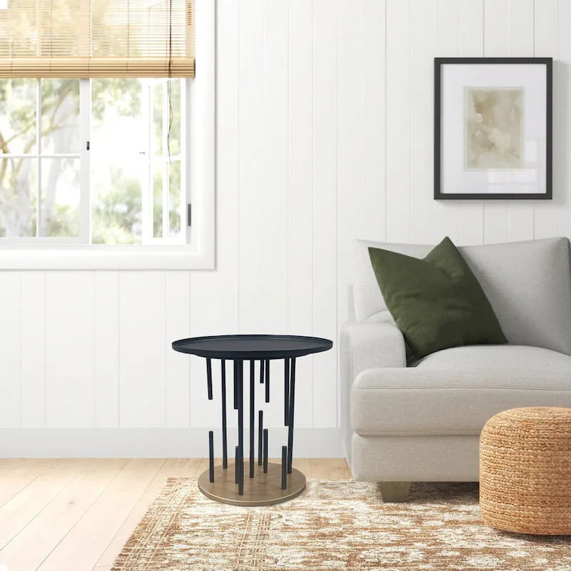 Table d'appoint ronde avec plateau noir mat et base en laiton avec tiges de support